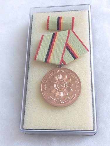 Une médaille allemande après - une,