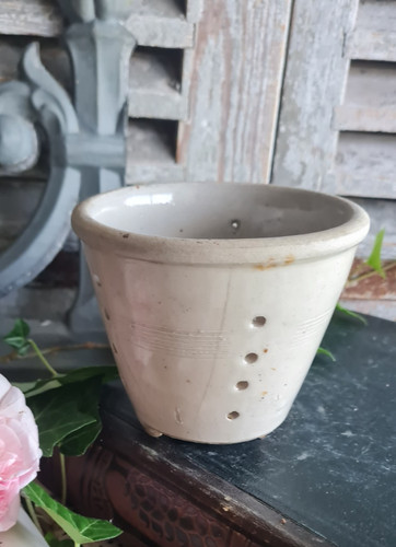 Ancienne petite conique - ancienne,