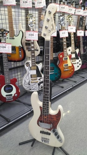 Guitare basse électrique