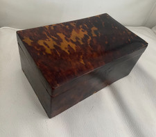 RARE BOITE EPOQUE NAPOLEON III EN PLACAGE D'ECAILLE DE TORTUE