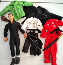 Action man 1994 Hasbro avec plusieurs tenues et accessoires