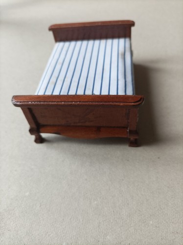 Lit ancien mobilier poupée - de,