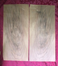 Noyer: 2 feuilles de placage