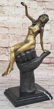 Sculpture En Bronze Originale Juno Nue Femme Assise Sur Un Poing Cadeau