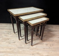 Ensemble de trois tables