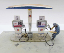 M.M.B 048 / DIORAMA / RESIN KIT / MAXENCE AT ITS GAS STATION 1 1/43
