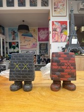 kaws wonderwall 2010 black and red set x2  500 edition medicom toy