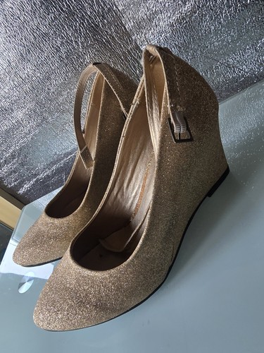 Chaussures talon compensé - À,