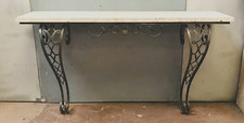console art déco en fonte de fer jambages galbée dessus marbre . XX siècle .