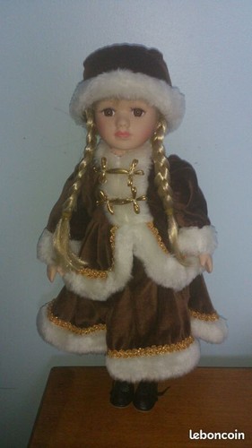 Poupee porcelaine habit russe