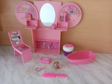 BARBIE FOLDING DRESSING TABLE + TABLE + BATHTUB + DOLL ACCESSORIES 1990