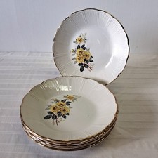 6 assiettes creuses de chez L'amandinoise en très bon état