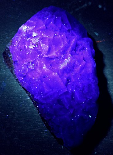 Fluorite noire fluorescente