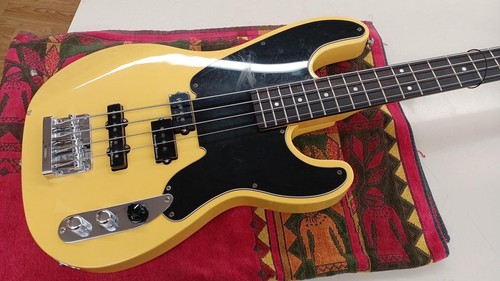 Guitare basse électrique