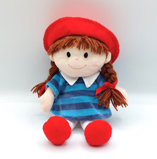 Peluche doudou poupée fille bonnet rouge tee-shirt bleu GI-GO Toys factory natte