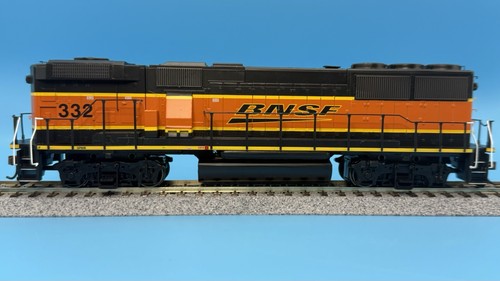 Athearn gp60b bnsf 332 - ho,