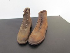 PAIRE DE BRODEQUINS DE