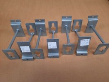 Broches grises pour rayonnage magasin accroche pour panneaux rainurés en lot x7
