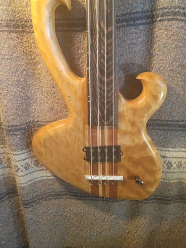 Right hand fretless bass - right-hand, 4