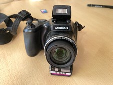 Medion MD86827 Digital Camera WORKS! AA batteries