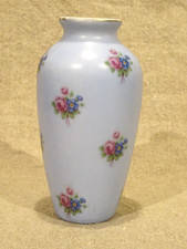 Ancien vase en porcelaine de