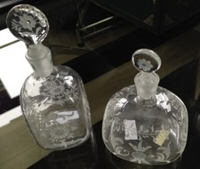 Lot de 2 anciens flacons