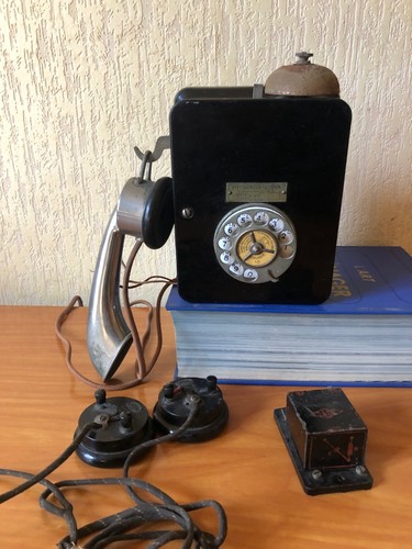 Téléphone ancien mural - ancien,