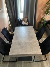 table et chaises salle à