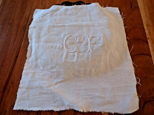 Monogramme brodé sur lin - monogramme, cf
