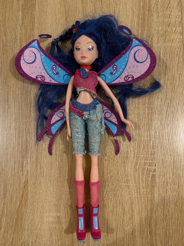 Poupée winx club avec - winx, ailes