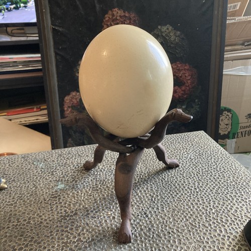 œuf autruche sur support - Œuf,