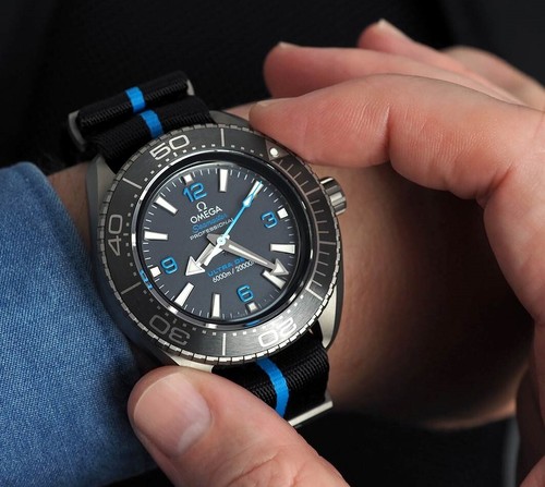 Chronomètre maître axial - chronomètre, co-axial
