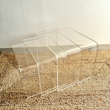 Tables gigognes en plexiglas