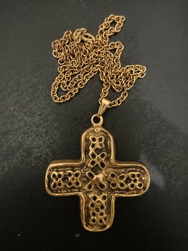 Pendentif forme croix signé - , m
