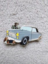 pin s colombo avec sa 403 peugeot et son chien en email dur doubles attaches 5.5