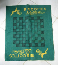 Ancien tapis jeux de café
