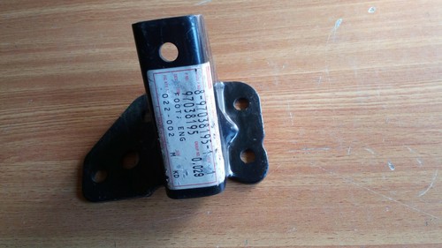 Support moteur droit pour