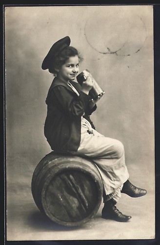 Fille avec une chope - à, bière