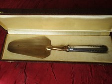 Jolie pelle à tarte, art déco. Manche argent. Minerve. Adolphe Roustang. 