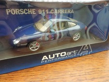 PORSCHE 911 CARRERA 4 COUPE TYPE 996 BLEUE AUTOART 1/18