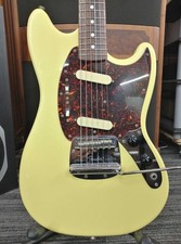(Fender Japan) Mustang White Crafted in Japan Solid Body guitare électrique...