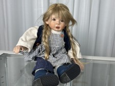 Poupée d'artiste poupée en