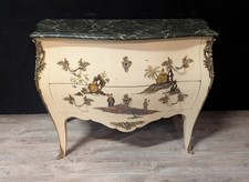 Commode galbée de style Louis