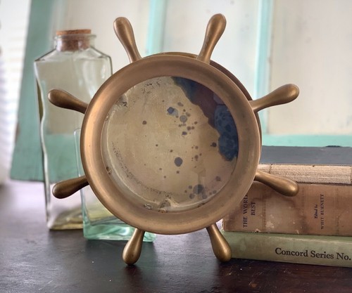 Porthole display frame - display,