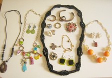 Lot bijoux anciens/vintage 1960/70/80 collier broche etc