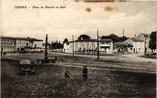 Old postcard LEZOUX Place du Marché au Bois (409838)