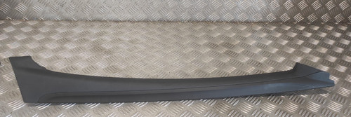 Montant pare brise garniture