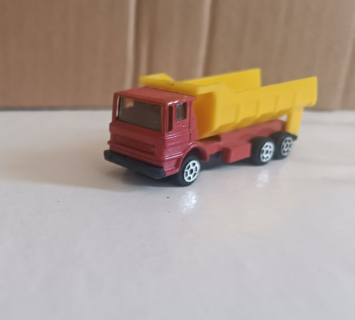 Camion benne basculante en - benne,