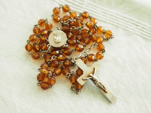 Chapelet ancien couleur cognac - chapelet,