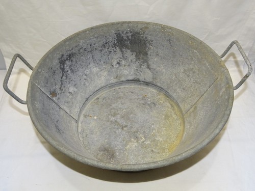 Ancienne petite bassine en - ,